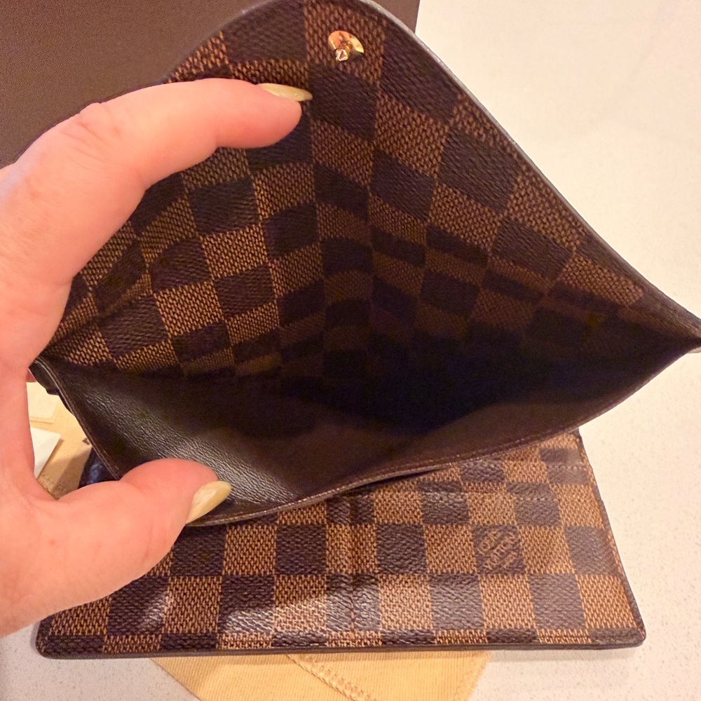 Louis Vuitton Damier Ebene Wallet with Gold Accent - Picture 4 of 10
